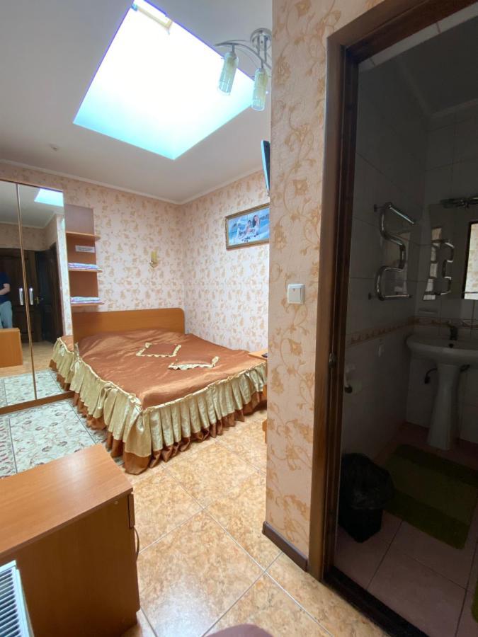 Золотий Лев Hotel Zvenyhorodka Exterior foto