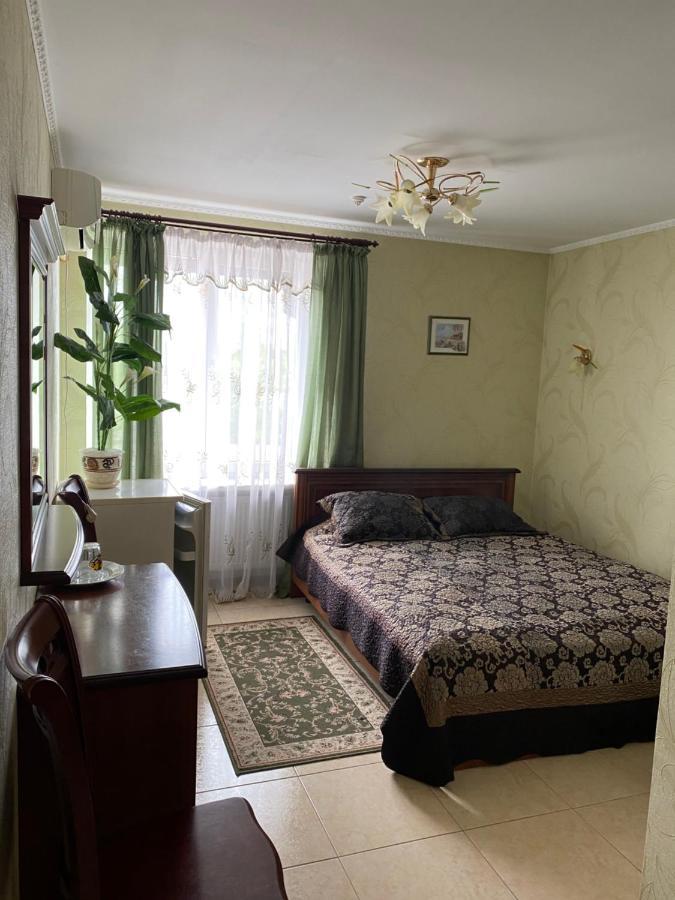 Золотий Лев Hotel Zvenyhorodka Exterior foto